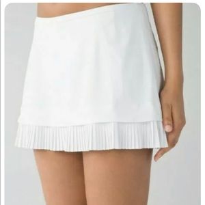 Lululemon city sky run by skirt white size 8 GUC